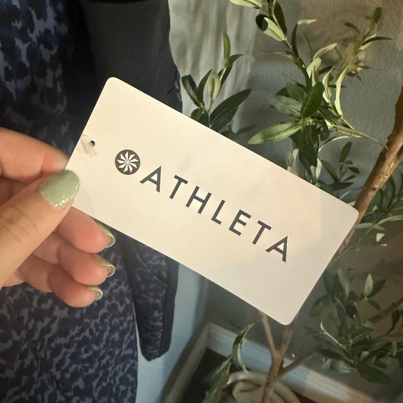 Athleta Brooklyn Athletic Shorts - Picture 10 of 12